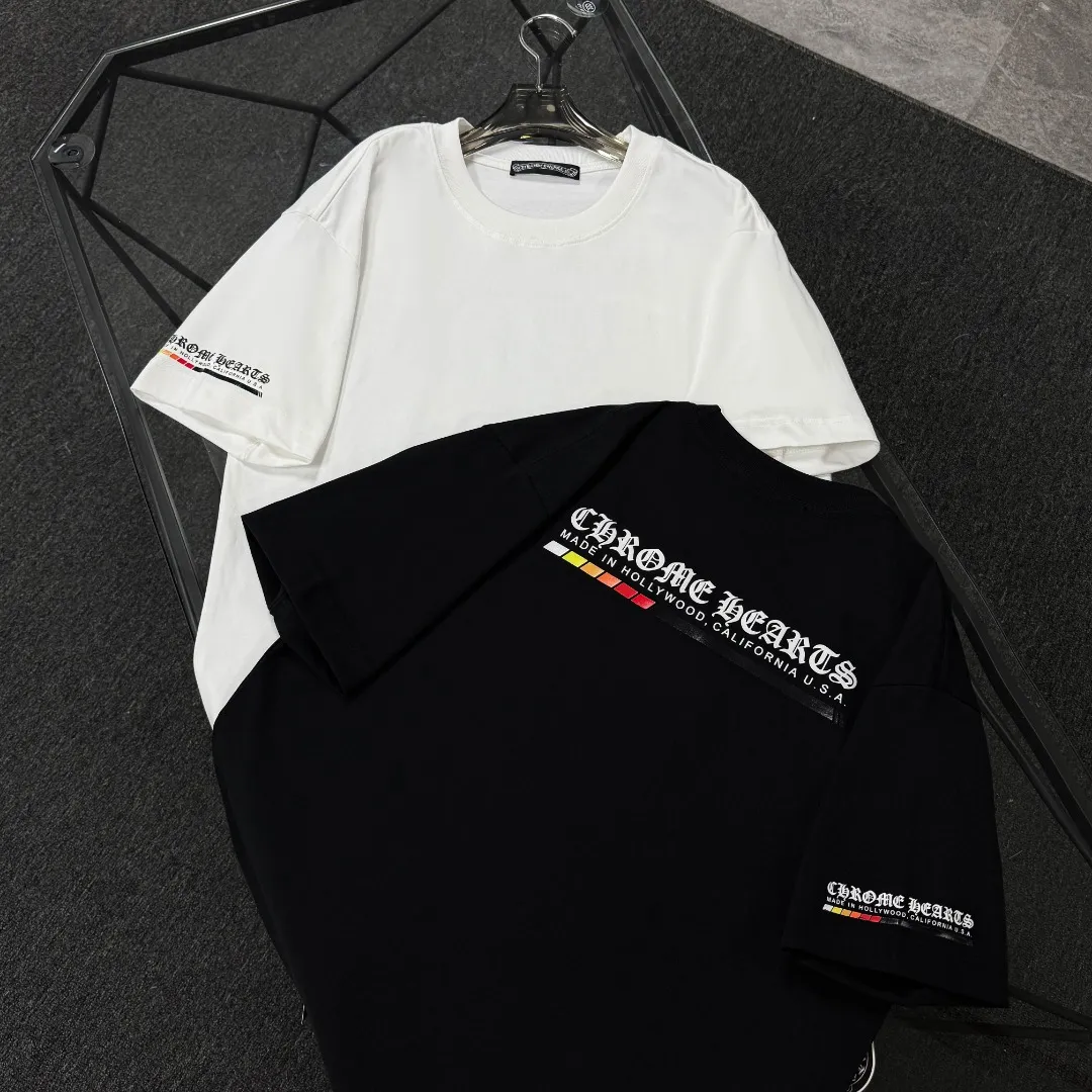 P180 Chrome Hearts Chrome Hearts 25 high-end versions. The fabric is made of 300 grams of high-density pure cotton. It does not deform or shrink. It has three labels. It is the same style for men and women. Technology: suede foaming + digital printing. Color: white, black. SIZE: S-XL.